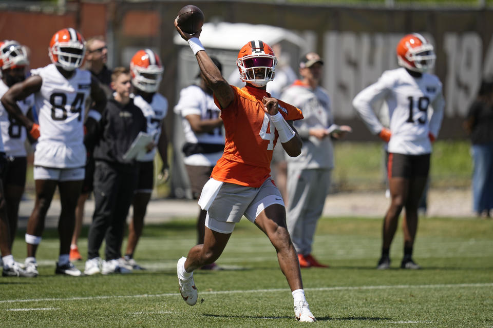 Cleveland Browns quarterback Deshaun Watson throws during NFL football practice in Berea, Ohio, Tuesday, June 11, 2024. (AP Photo/Sue Ogrocki)