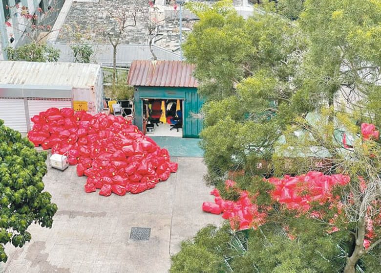 明愛醫院曾出現「紅膠袋」垃圾山。