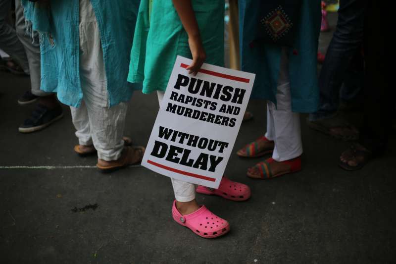 2018年5月，印度再度接連發生多起性侵殺人案，印度女性上街頭抗議政府無所作為。（AP）
