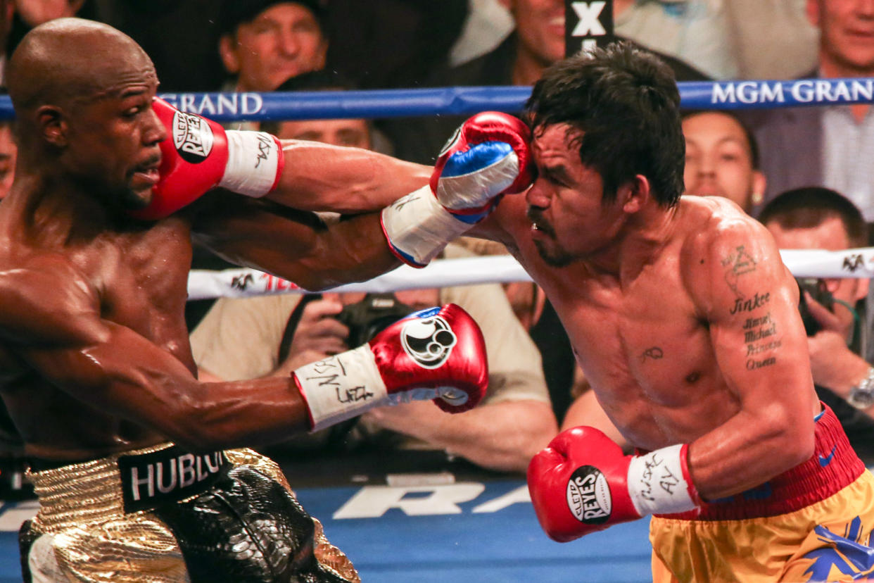 LAS VEGAS, NEVADA - MAY 2: World welterweight championship bout between Floyd Mayweather Jr. and Manny Pacquiao at MGM Grand Garden Arena on May 2, 2015, in Las Vegas, Nevada. (Photo by Benjamin Lowy/Getty Images)