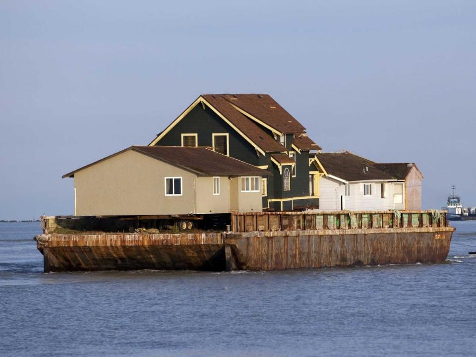 floating house barge