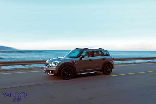 鄉民使出十萬伏特！Mini Cooper S E Countryman All4灣岸試駕