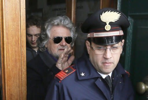 In Italien zeichnet sich eine schwierige Regierungsbildung ab. Die Bewegung Fünf Sterne des Komikers Beppe Grillo, die sich gegen das politische Establishment richtet, schnitt mit 25,55 Prozent und 108 Sitzen überraschend stark ab