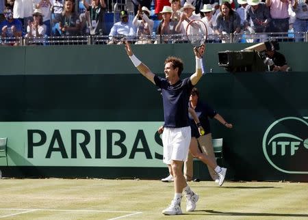 Tennis - Great Britain v France - Davis Cup World Group Quarter Final - Queen?s Club, London - 19/7/15 Great Britain's Andy Murray celebrates after winning his match Action Images via Reuters / Andrew Boyers Livepic