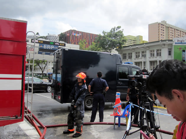 The police van carrying the first of the two deceased workers away from the construction site. (Yahoo! photo/Jeanette Tan)