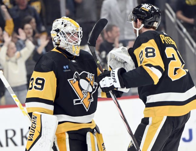 NHL: Pittsburgh Penguins defeat Nashville Predators