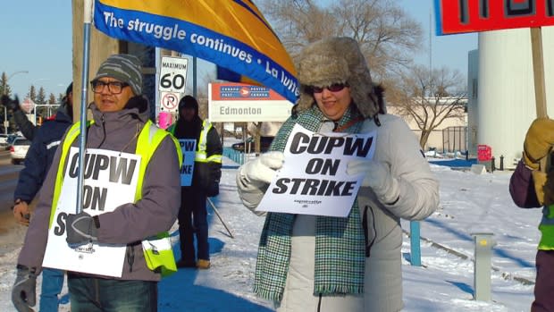 MPs vote to proceed with fast-tracking Canada Post back-to-work legislation through Commons