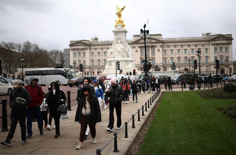 Tourists visit Buckingham Palace in London