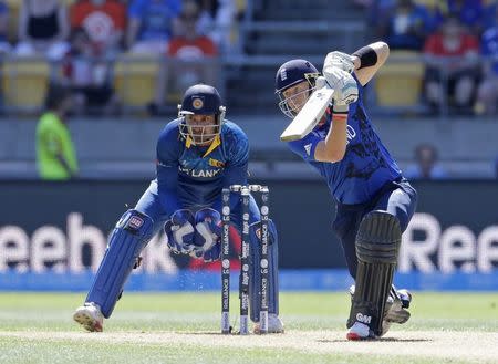 Sri Lanka's wicket keeper Kumar Sangakkara (L) watches as England's Joe Root plays a shot during their Cricket World Cup match in Wellington, March 1, 2015. REUTERS/Anthony Phelps