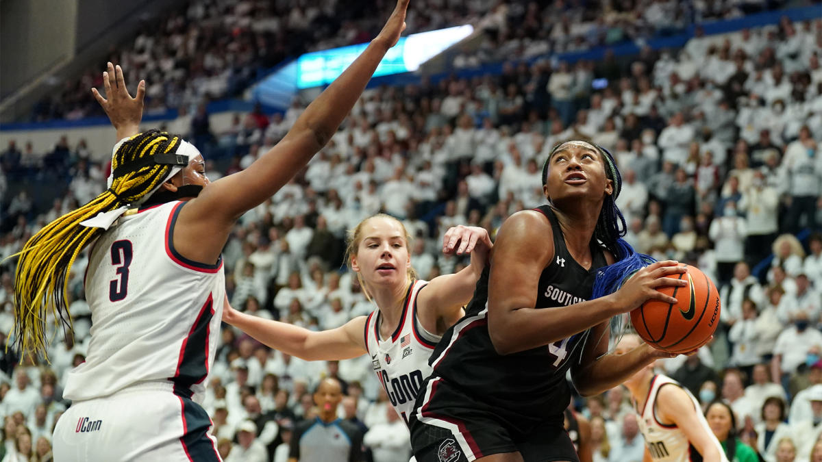 No. 1 South Carolina tops fifth-ranked UConn 81-77 - The San Diego  Union-Tribune