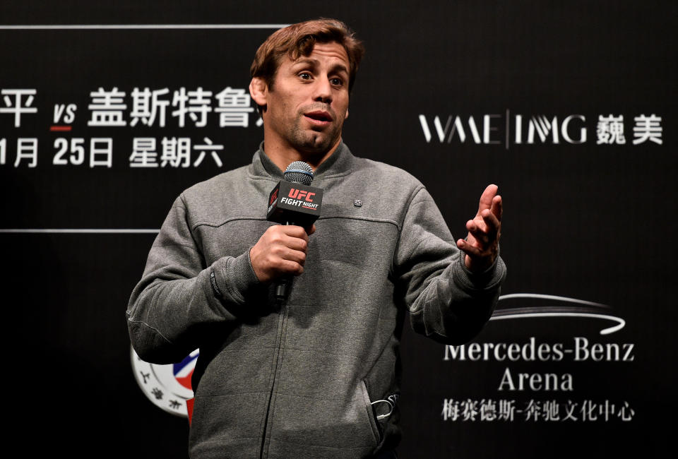 UFC Hall of Famer Urijah Faber goes head-to-head on picks on the UFC 222 main card with Yahoo Sports’ Kevin Iole. (Getty Images)