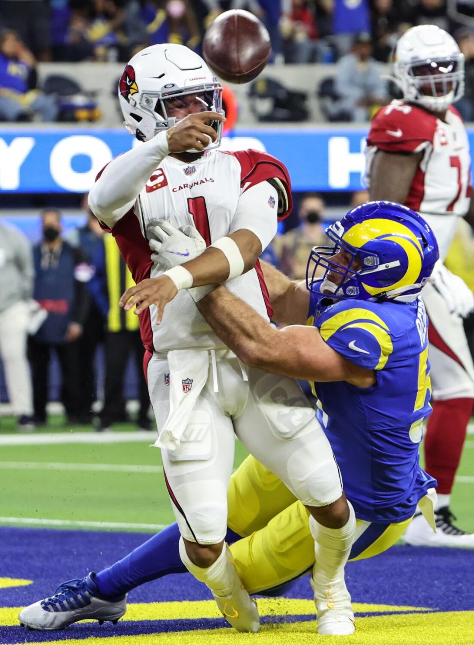 Rams inside linebacker Troy Reeder pressures Cardinals quarterback Kyler Murray into a desperation pass.