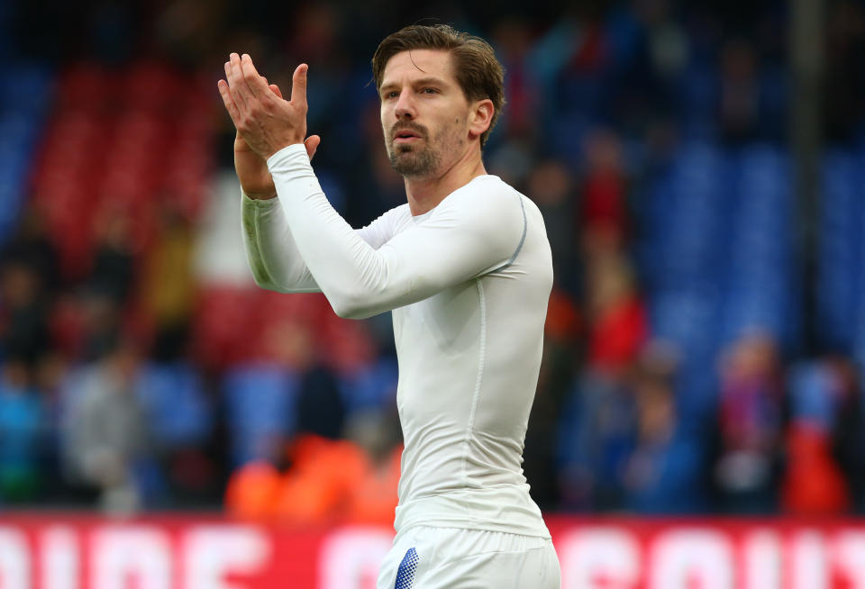 <p>Aller guten Dinge sind bekanntlich drei und mit Adrien Silva reiht sich ein dritter Spieler in die 20-Millionen-Riege ein. Auch hier gilt das gleiche: In jungen Jahren spielte er in den Mannschaften U16 bis U21, bevor er 2014 ins Hauptteam geholt wurde. Sonst spielt Silva für Leicester City. </p>