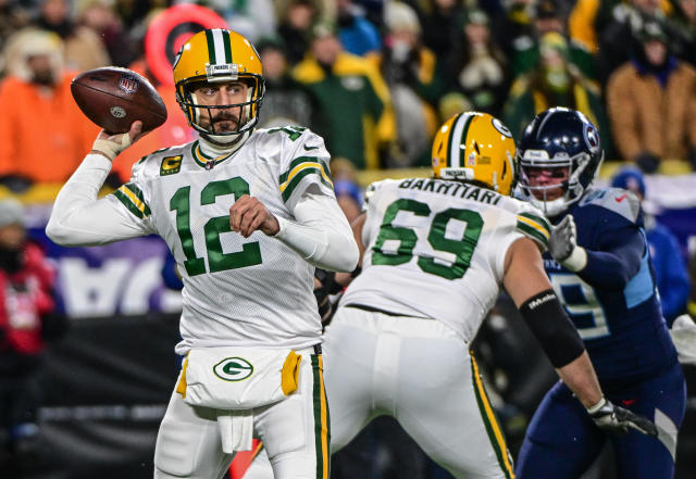 Aaron Rodgers steals a touchdown from the Tennessee Titans