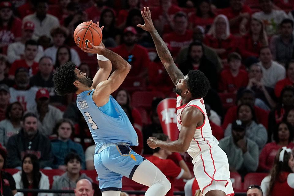 Kent State guard Sincere Carry (3) is defended by Houston guard Jamal Shead during the first half Saturday, Nov. 26, 2022, in Houston.