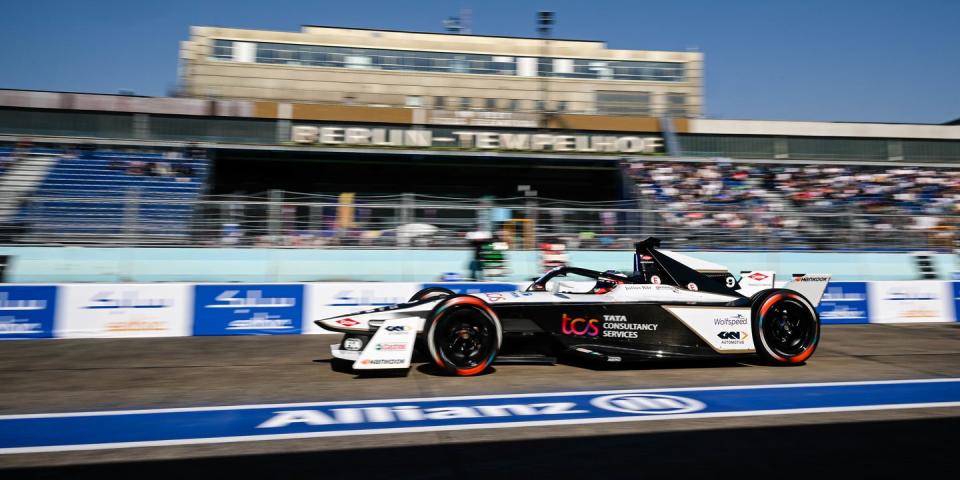 berlin tempelhof airport, germany april 22 mitch evans, jaguar tcs racing, jaguar i type 6 during the berlin eprix at berlin tempelhof airport on saturday april 22, 2023 in berlin, germany photo by simon galloway lat images