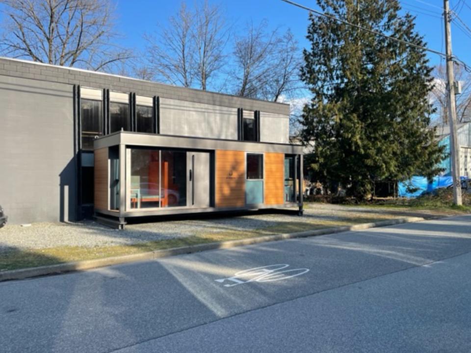 Nestron's tiny home by the street