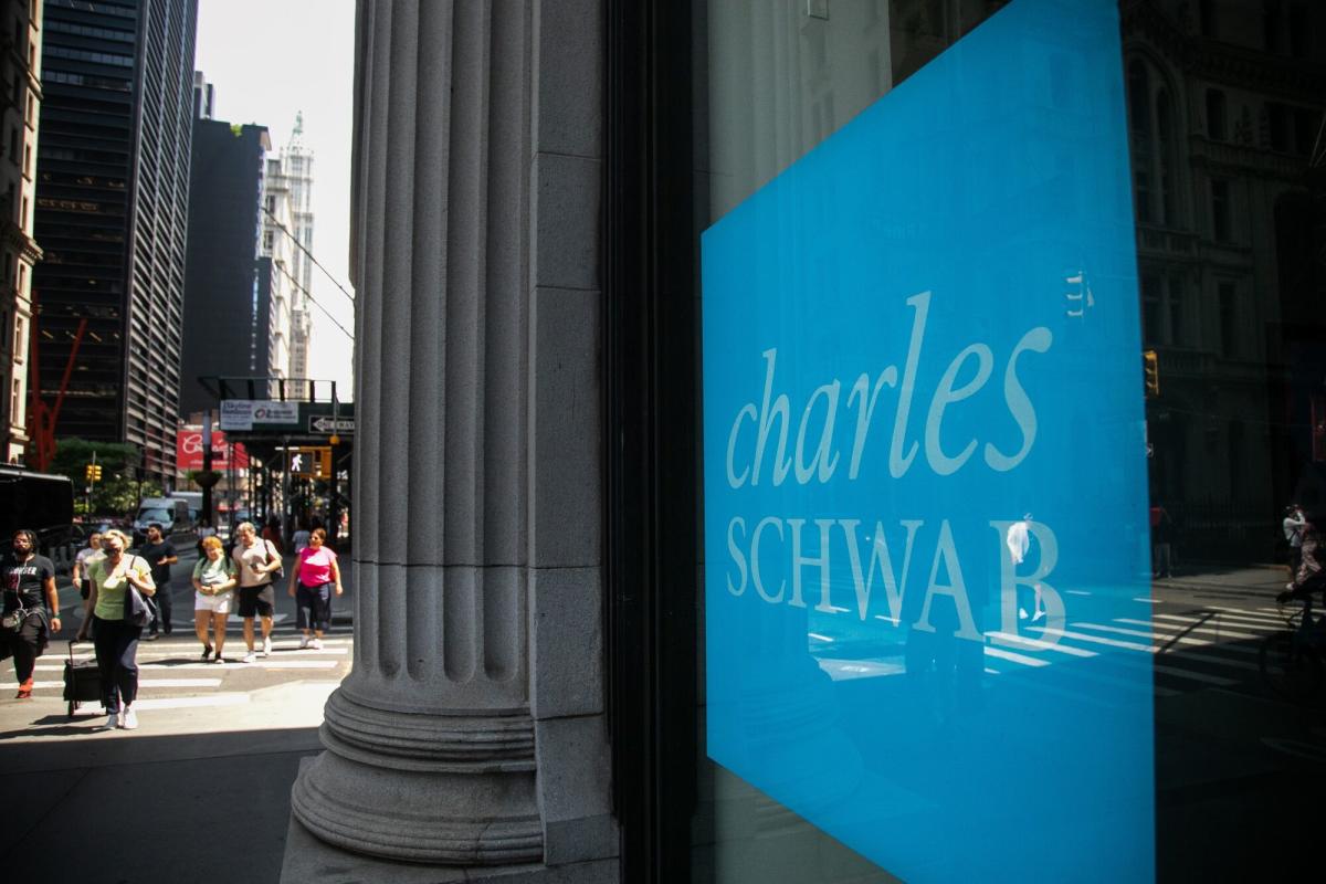 Schwab Sells $2.35 Billion Bond Amid Job, Real Estate Cuts