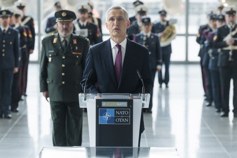 El secretario general de la OTAN, Jens Stoltenberg, pronuncia un discurso durante la ceremonia de celebración del 75º aniversario de la OTAN en la sede de la alianza en Bruselas