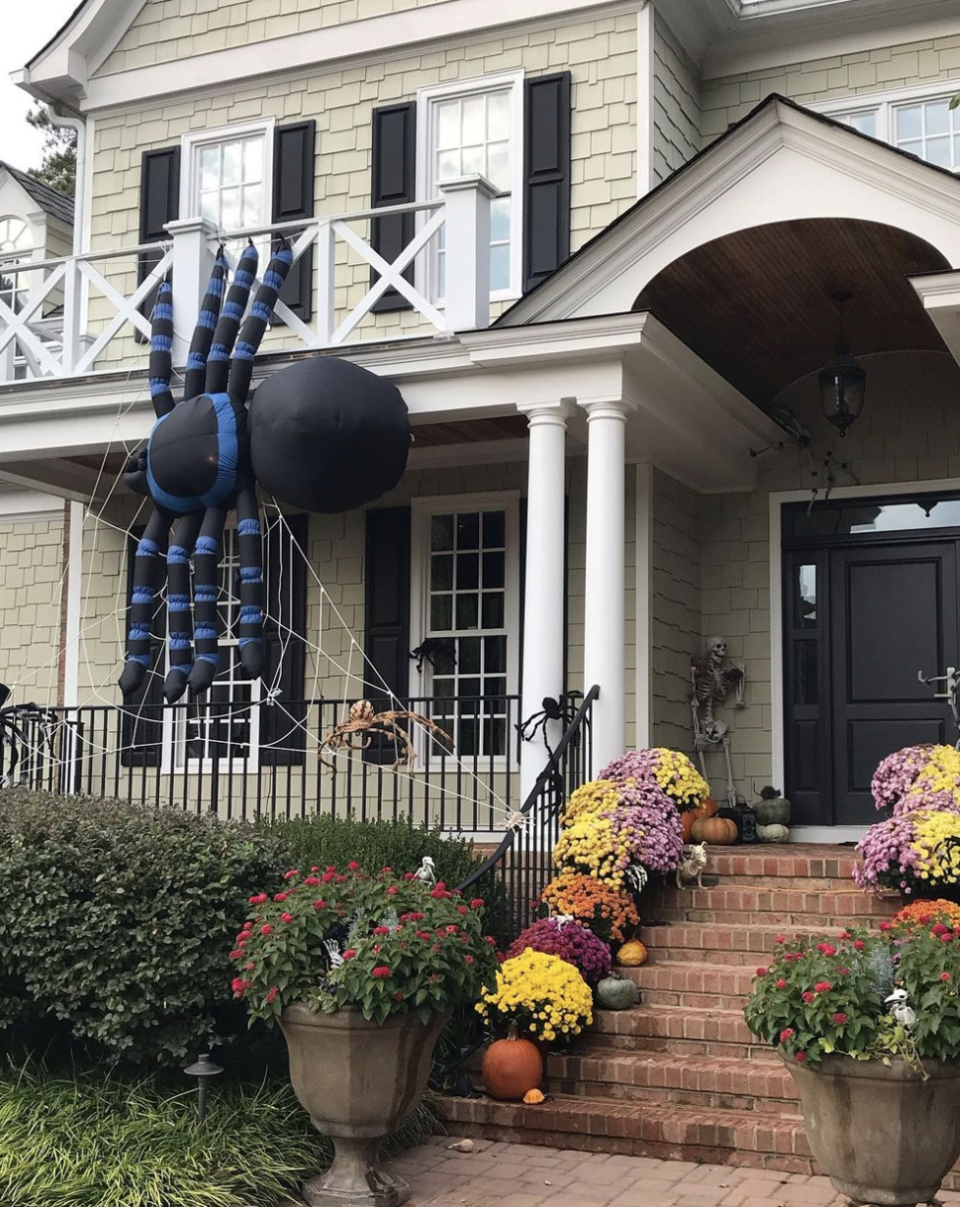 spider halloween decor