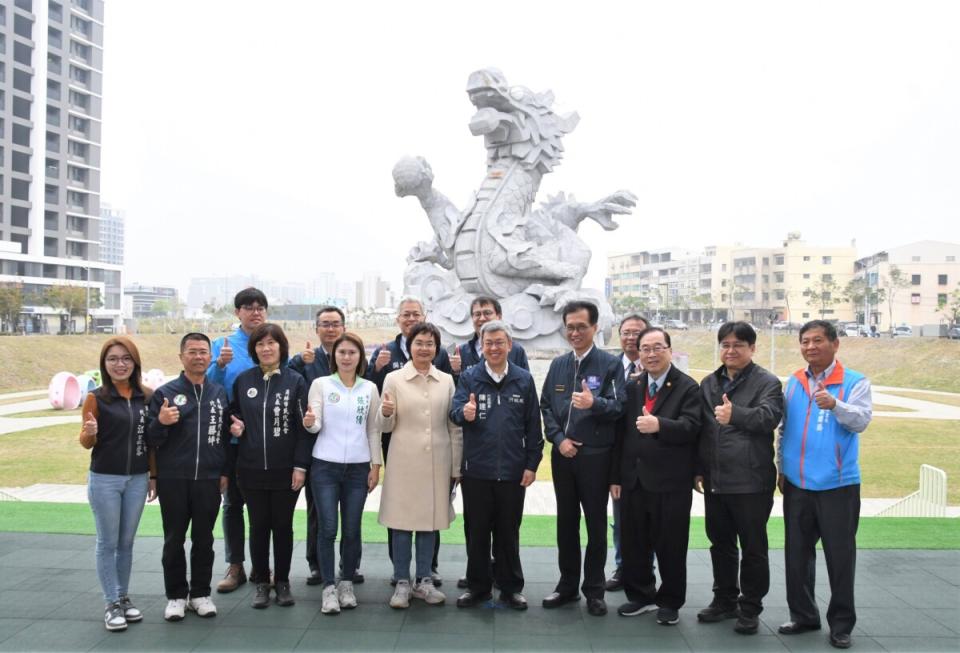 ▲行政院長陳建仁今天視察的龍燈公園滯洪池，已大幅改善員林地區的淹水問題，但要改善整個排水系統，陳揆表示還需要加強下游的大村區域排水工程，未來也將持續規劃。（彰化縣政府提供 ）