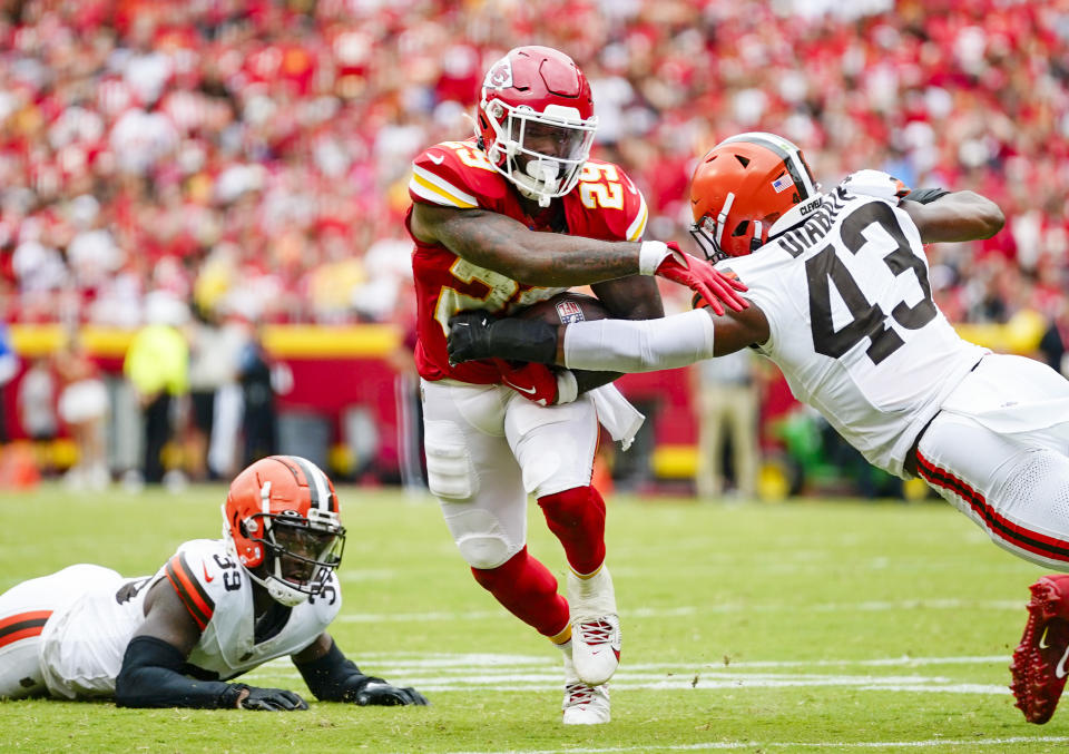 Aug 26, 2023; Kansas City, Missouri, USA; Kansas City Chiefs running back La’Mical Perine (29) runs the ball against <a class="link " href="https://sports.yahoo.com/nfl/teams/cleveland/" data-i13n="sec:content-canvas;subsec:anchor_text;elm:context_link" data-ylk="slk:Cleveland Browns;sec:content-canvas;subsec:anchor_text;elm:context_link;itc:0">Cleveland Browns</a> cornerback <a class="link " href="https://sports.yahoo.com/nfl/players/40510" data-i13n="sec:content-canvas;subsec:anchor_text;elm:context_link" data-ylk="slk:Caleb Biggers;sec:content-canvas;subsec:anchor_text;elm:context_link;itc:0">Caleb Biggers</a> (39) and linebacker <a class="link " href="https://sports.yahoo.com/nfl/players/40598" data-i13n="sec:content-canvas;subsec:anchor_text;elm:context_link" data-ylk="slk:Mohamoud Diabate;sec:content-canvas;subsec:anchor_text;elm:context_link;itc:0">Mohamoud Diabate</a> (43) during the first half at GEHA Field at Arrowhead Stadium. Mandatory Credit: Jay Biggerstaff-USA TODAY Sports