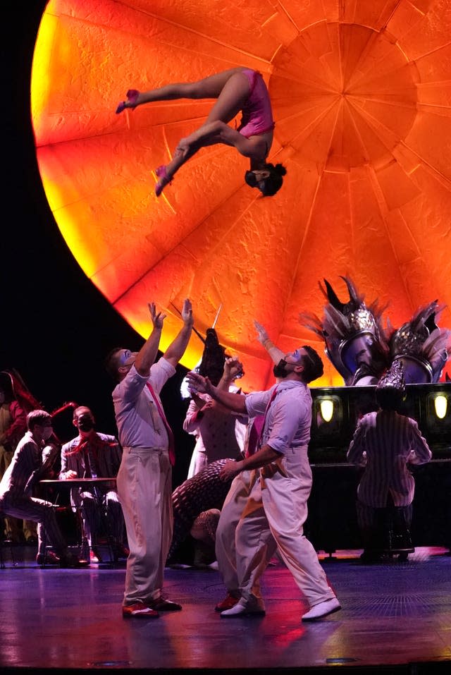 Cirque du Soleil performers in London