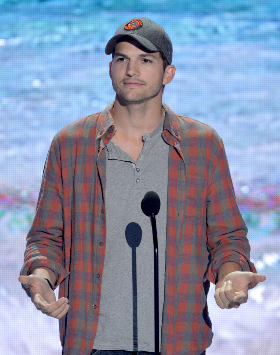 Ashton Kutcher accepts the ultimate choice award at the Teen Choice Awards at the Gibson Amphitheater on Sunday, Aug. 11, 2013, in Los Angeles. (Photo by John Shearer/Invision/AP)