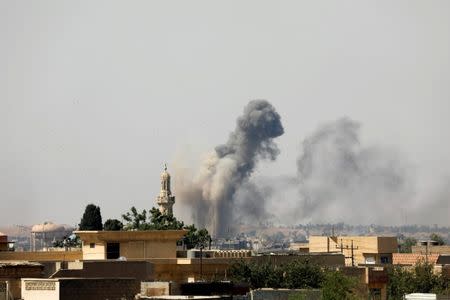 Smoke rises from an air strike by Iraqi forces towards Islamic State militants in the Old City of Mosul, Iraq June 25, 2017. REUTERS/Erik De Castro