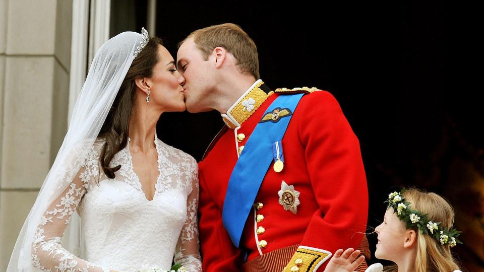 royal wedding carriage procession to buckingham palace and departures