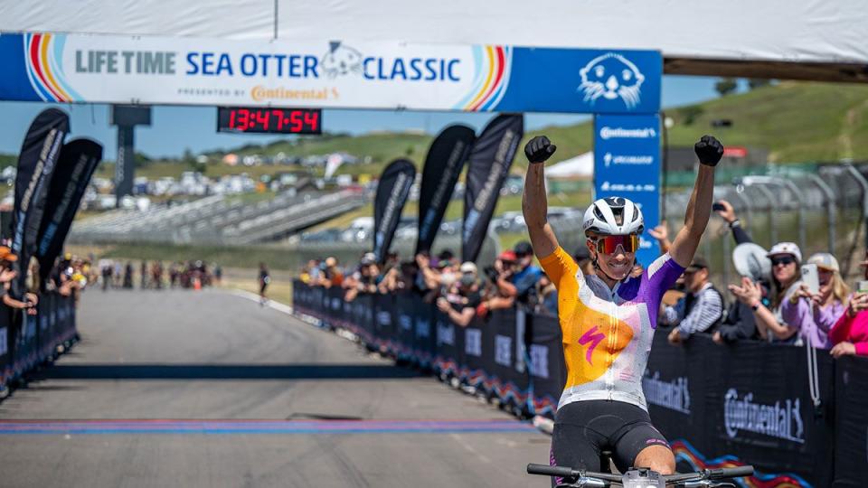 sofia gomez villafane wins the 2024 fuego xl race at the sea otter classic
