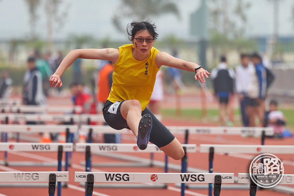 德望李曉頤打破原本的女子A Grade跳遠紀錄，並於100米跨初賽以15秒62第三名晉級