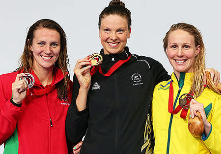 Lauren Boyle turned the tables on Wales' Jazz Carlin to win the gold medal in the women's 400m freestyle.