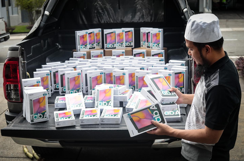 Preacher Ustaz Ebit Lew bought 100 tablets to be distributed to needy students. — Photo via Facebook/Ebit Lew