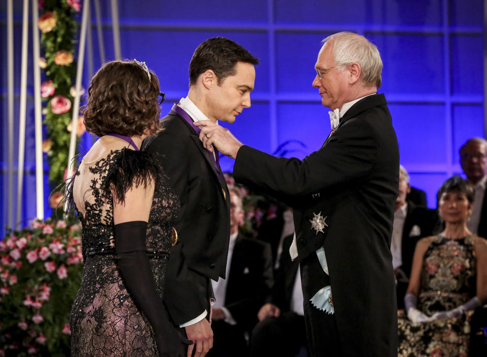 FILE - This photo provided by CBS shows Mayim Bialik, left, and Jim Parsons, center, receiving the Nobel Peace Prize in a scene from the series finale of "The Big Bang Theory." (Michael Yarish/CBS via AP)