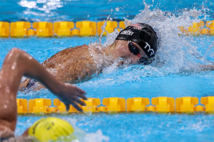 USA swimmer Katie Ledecky battles Australia&#39;s Ariarne Titmus