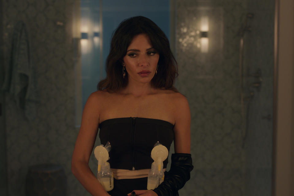 SEX/LIFE (L to R) SARAH SHAHI as BILLIE CONNELLY in episode 102 of SEX/LIFE Cr. COURTESY OF NETFLIX © 2021