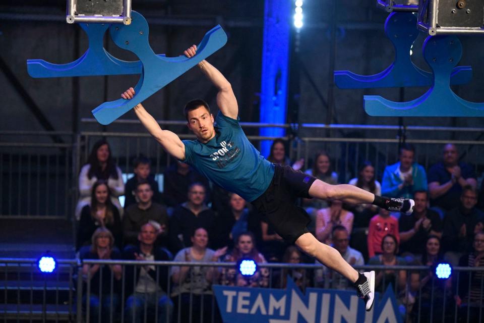 Unfall-Schock bei "Team Ninja Warrior Germany": Promi-Athletin stürzt auf Beckenrand