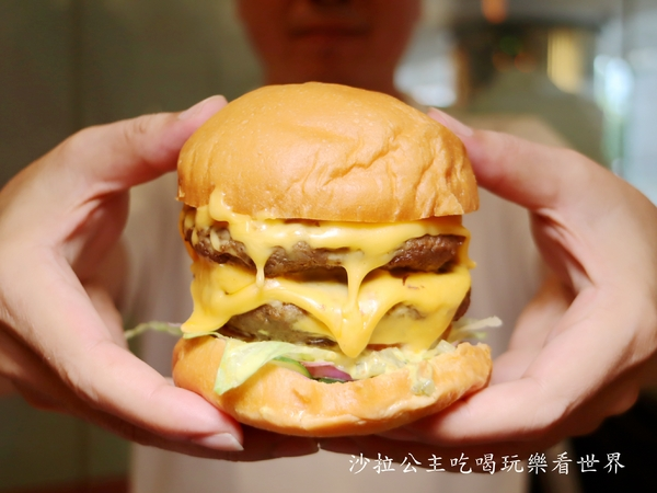 天成大飯店-Burger Lab.：台北車站美食/大份量漢堡加量不加價『Burger Lab.』漢堡研究室/台北天成大飯店