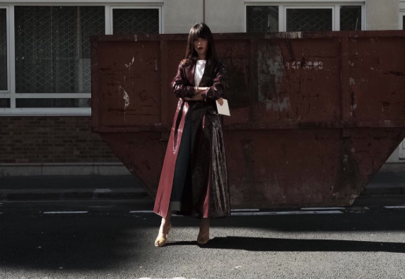 Can we all take a moment to appreciate this vinyl burgundy tench coat? Plus, it’s hella trendy.