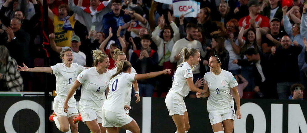 La célébration de la défenseuse Lucy Bronze, autrice d'un but en demi-finale de l'Euro face à la Suède. Un match remporté 4 à 0.  - Credit:MI NEWS / NurPhoto / NurPhoto via AFP