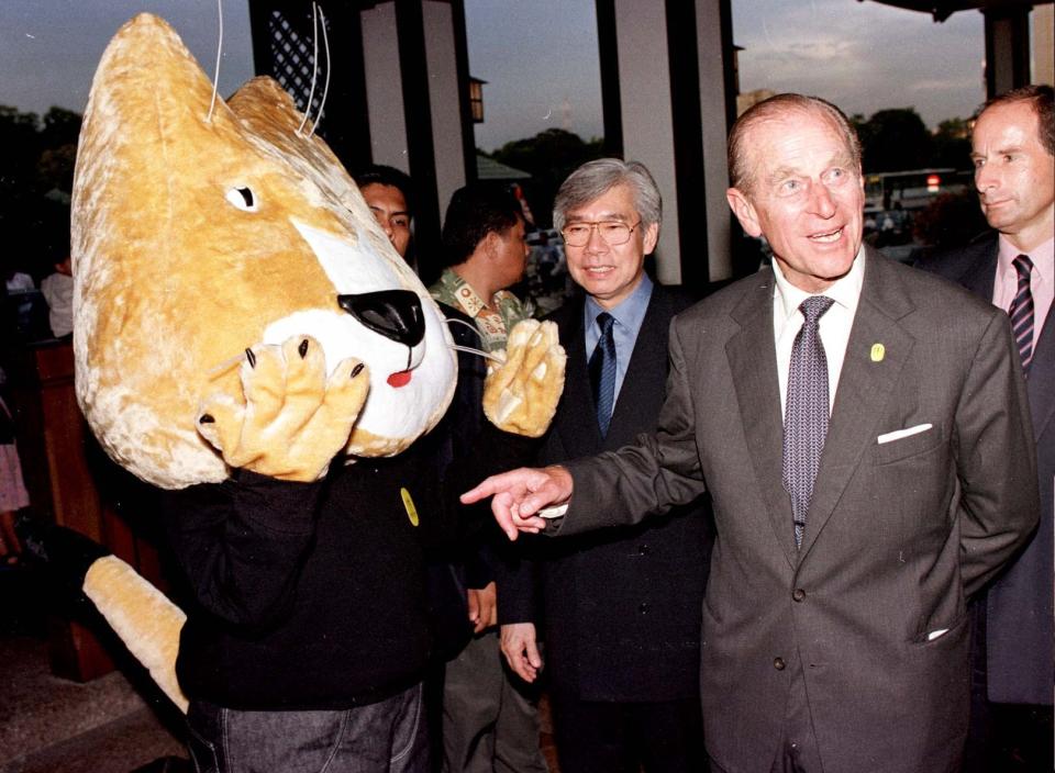 <p>The Duke Of Edinburgh meets Kit the cat, the mascot for Manchester’s 2002 hosting of the Commonwealth Games at the current Games in Kuala Lumpur today on the opening day of the Queen’s four day State visit to Malaysia. (Photo credit: Arthur Edwards/PA Archive/PA Images) </p>