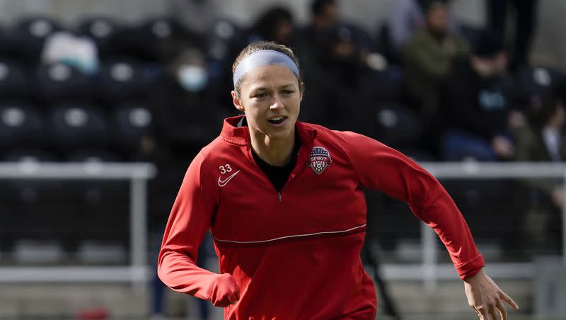 Washington Spirit forward Ashley Hatch (33) warms up prior prior to the NWSL Championship soccer match between the Washington Spirit and Chicago Red Stars on Nov. 20, 2021, in Louisville, Kentucky.