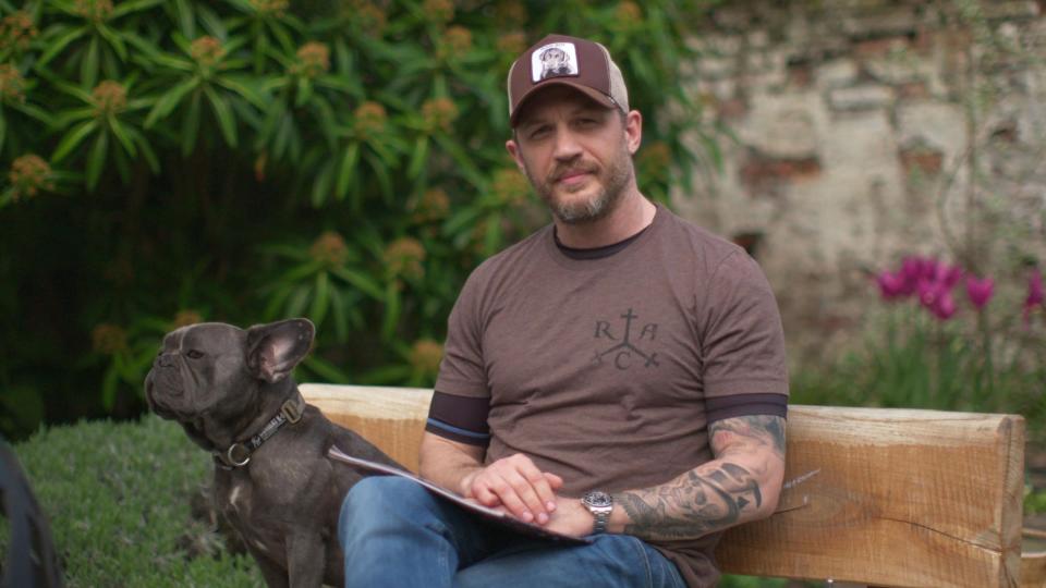 Tom Hardy s'est avéré populaire dans l'émission pour enfants, après avoir passé une semaine pendant le verrouillage en avril 2020 à lire une nouvelle histoire chaque jour.  (BBC/PA)