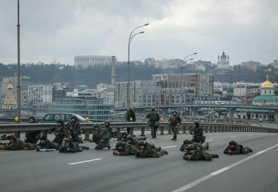 Servicemen of the Ukrainian National Guard take positions in central Kyiv, the day after Russia invaded Ukraine (Reuters)