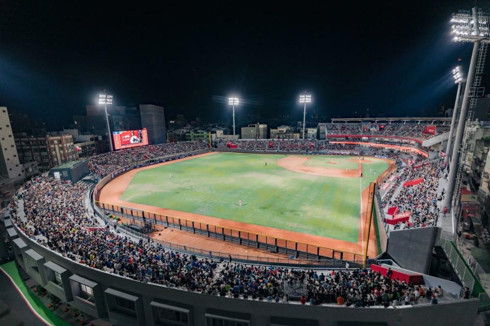 新竹棒球場預計2024年正式開打，但目前整修進度難度高。（圖：民眾提供）