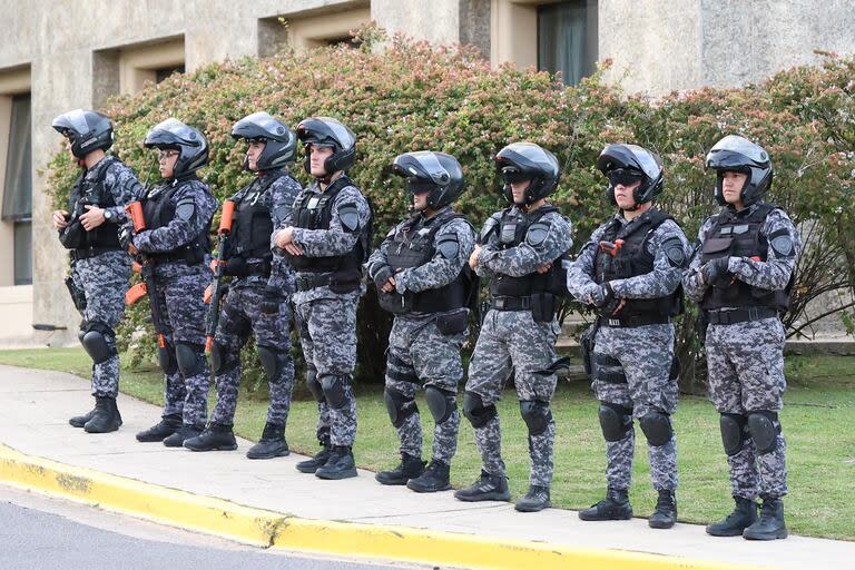 Policías de Córdoba, Santa Fe, Buenos Aires, de la Ciudad de Buenos Aires y federales, entre otras fuerzas, están afectados al operativo de un partido de 