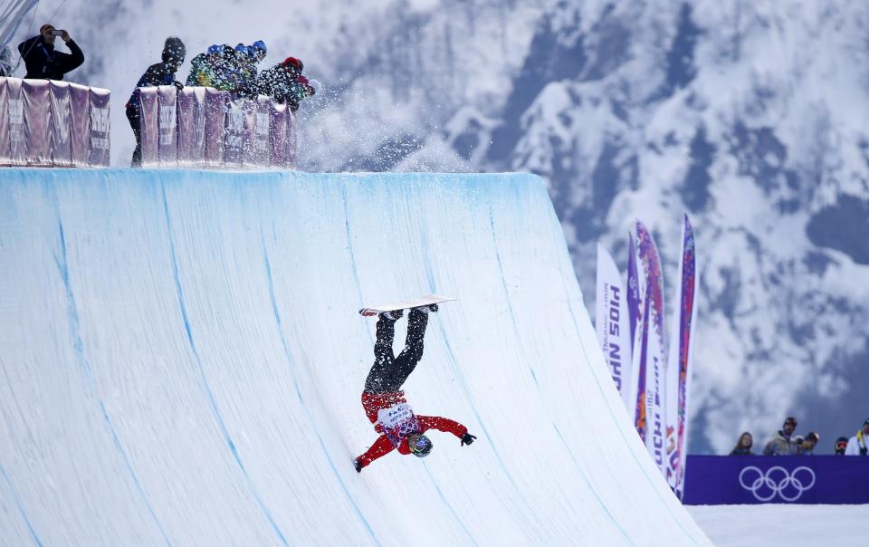 Poland's Michal Ligocki crashes during the men's snowboard halfpipe qualification round at the 2014 Sochi Winter Olympic Games in Rosa Khutor February 11, 2014. REUTERS/Mike Blake (RUSSIA - Tags: OLYMPICS SPORT SNOWBOARDING TPX IMAGES OF THE DAY)