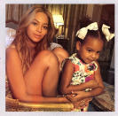 <p>Sur Instagram, Beyoncé adore poster des clichés de sa fille. Elle n’a pas peur d’exposer Blue Ivy, et préfère choisir les images qu’elle dévoile d’elle que d’avoir les paparazzis à ses trousses.</p><br>