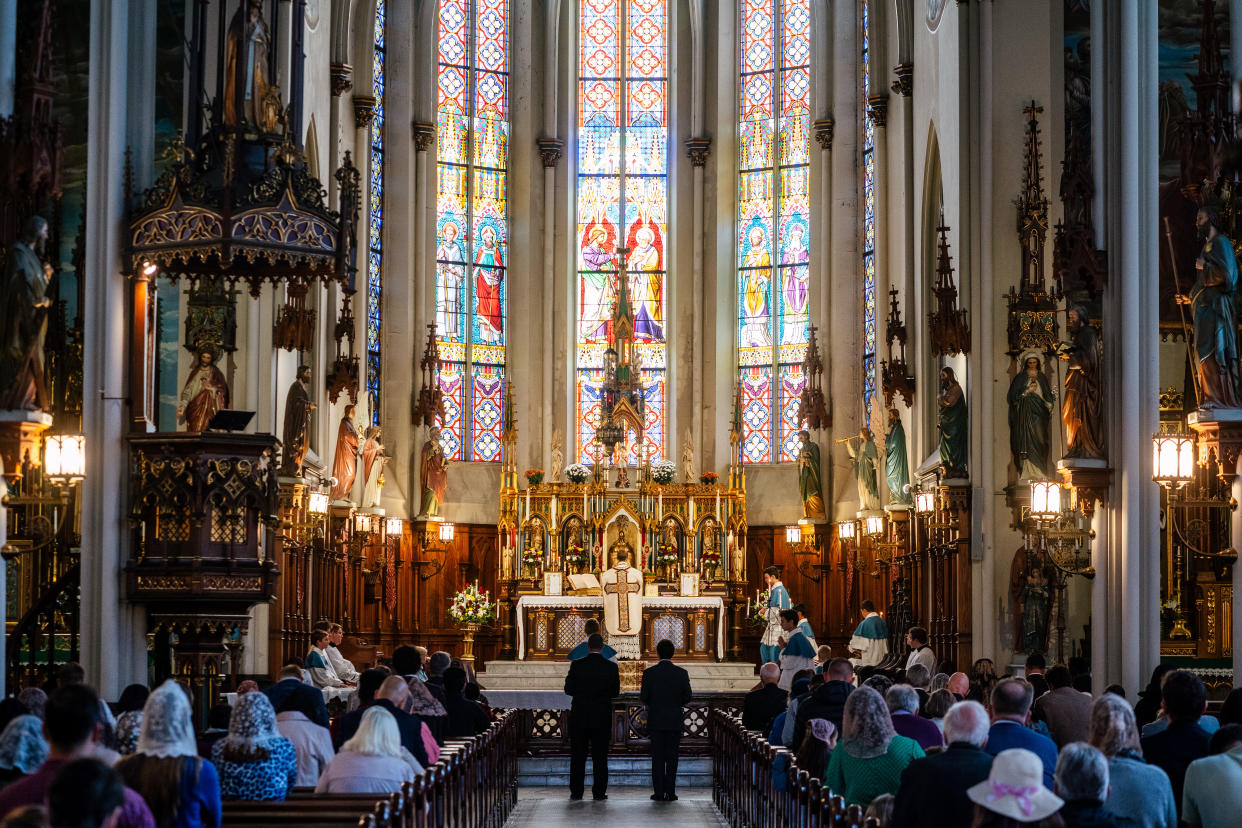 Interior del Santuario de San José durante una misa en latín en Detroit, el 2 de octubre de 2022. (Nick Hagen/The New York Times)